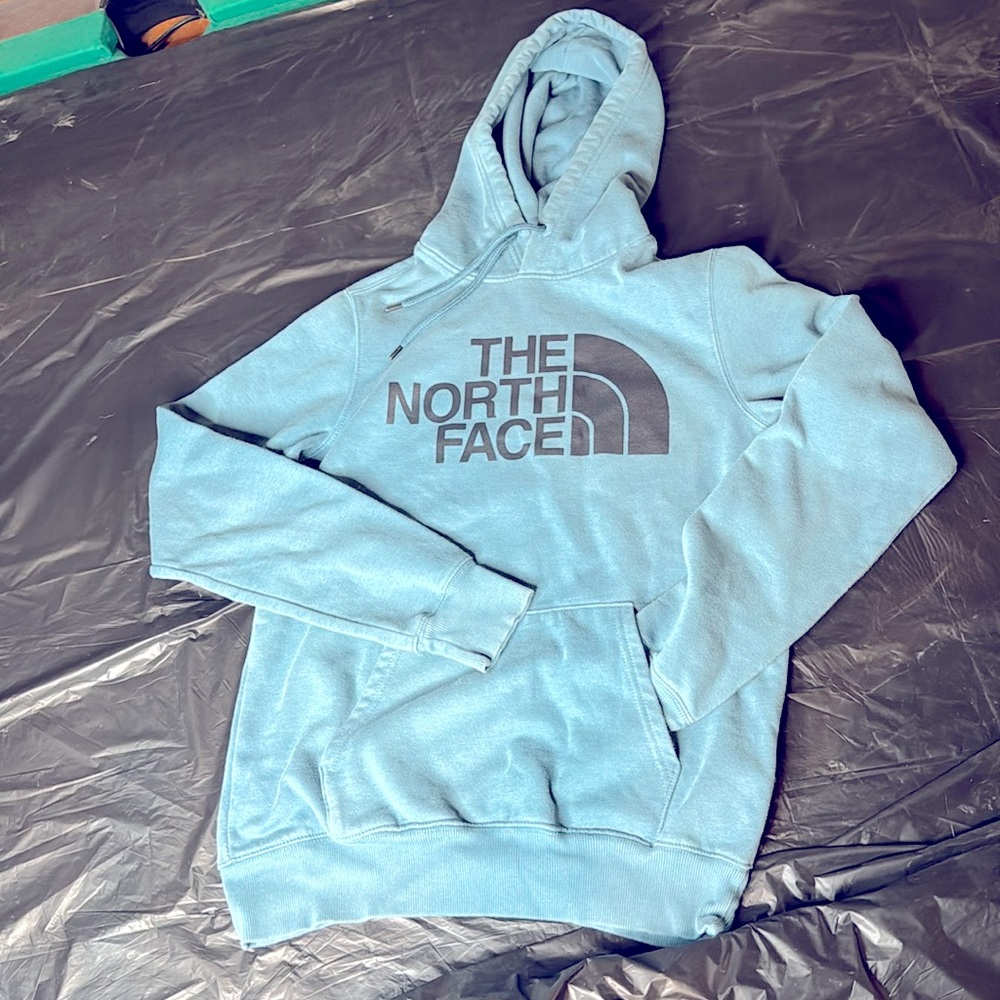Used Mens THE NORTH FACE HOODIE GOOD CONDITION. SMALL MEN’S PULLOVER HOODIE BLUE